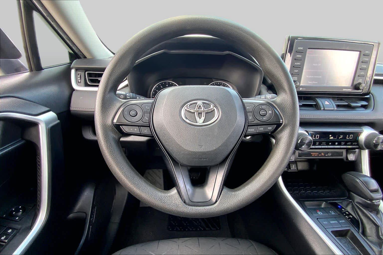 Used 2021 Toyota RAV4 XLE FWD image 6