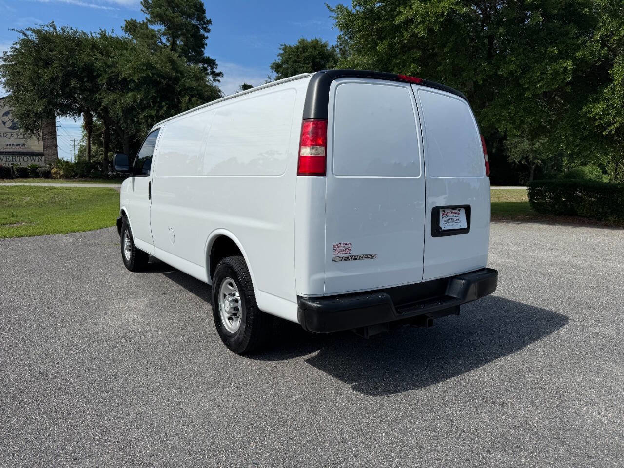 Used 2016 Chevrolet Express 2500 RWD image 31
