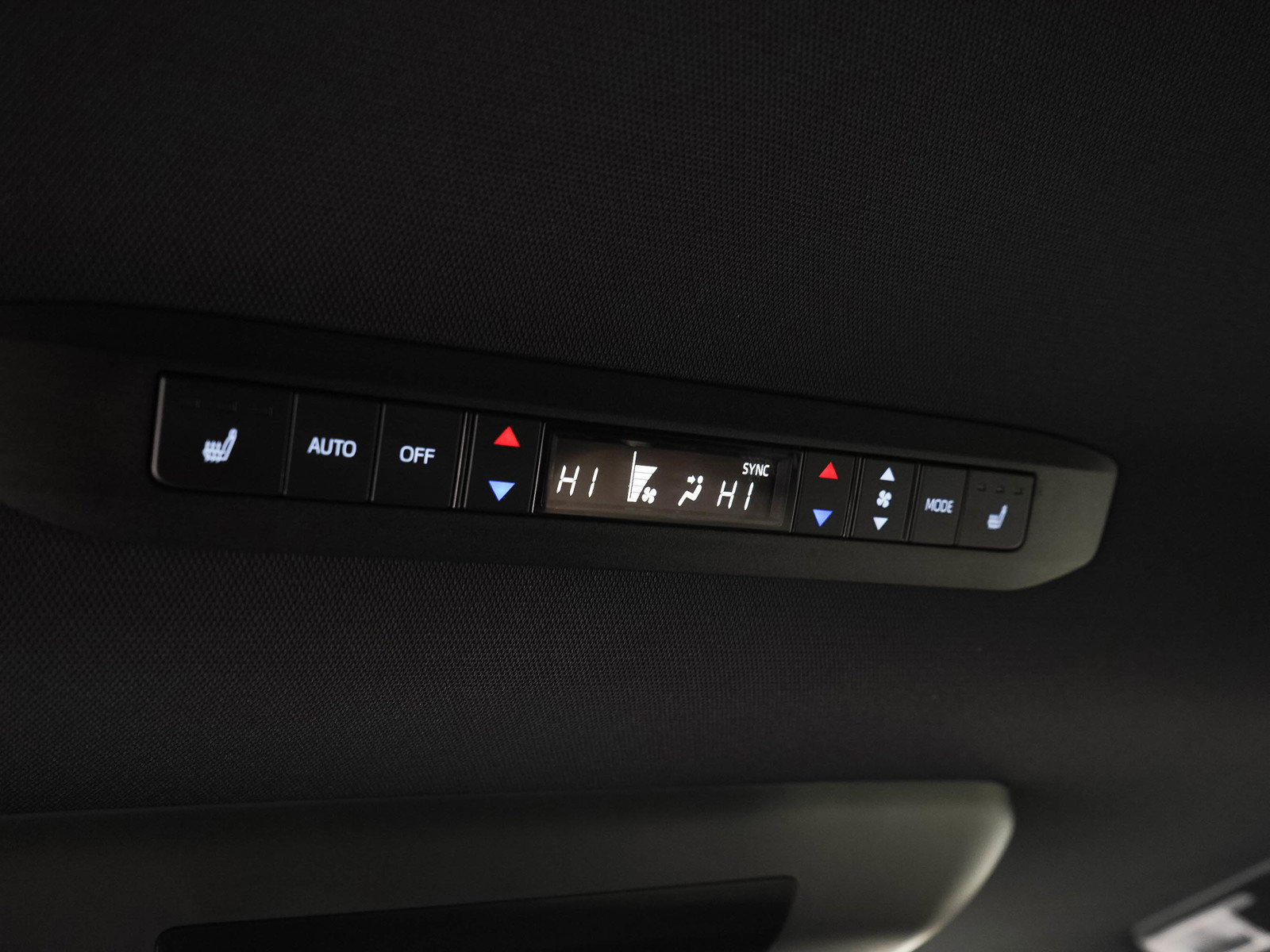 Used 2025 Toyota Sienna Platinum AWD/4WD image 17
