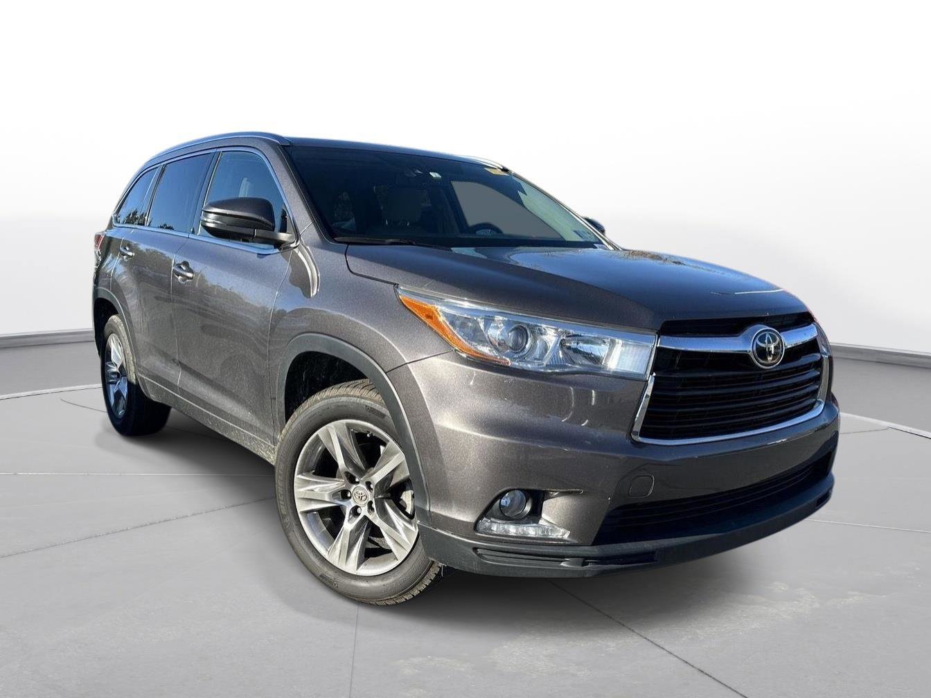 Used 2015 Toyota Highlander Limited w/ Driver Technology Package image 4