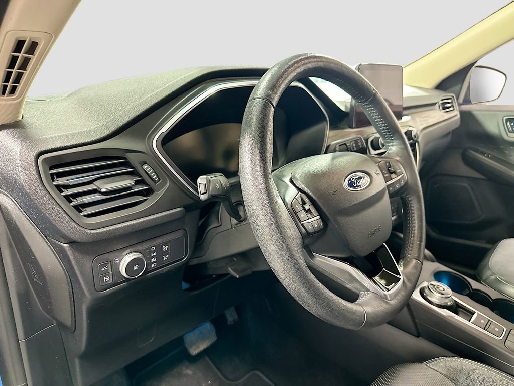 Used 2020 Ford Escape Titanium image 10