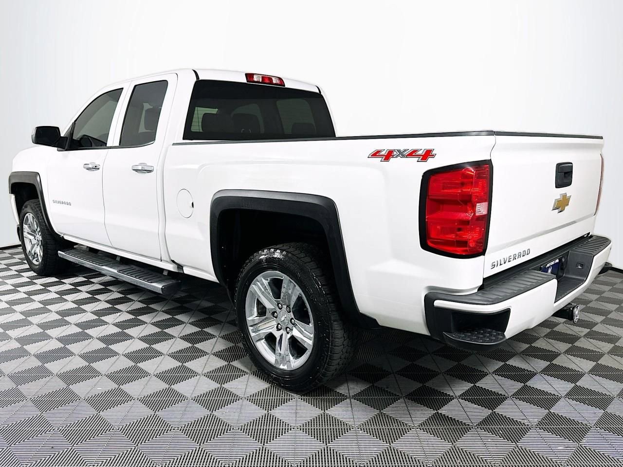 Used 2017 Chevrolet Silverado 1500 Custom w/ Custom Convenience Package AWD/4WD image 8