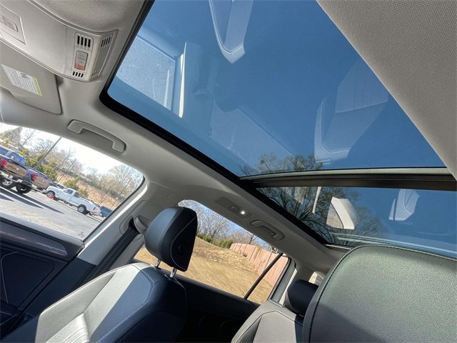 Used 2022 Volkswagen Tiguan SE image 17