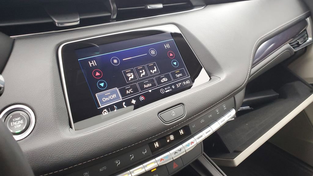 Certified 2023 Cadillac XT4 Luxury image 32