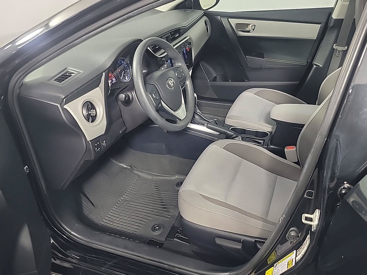 Used 2019 Toyota Corolla LE FWD image 17