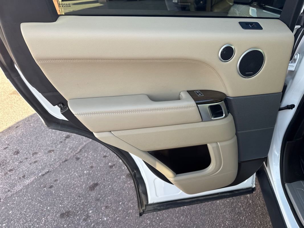 Used 2017 Land Rover Range Rover Sport HSE image 13