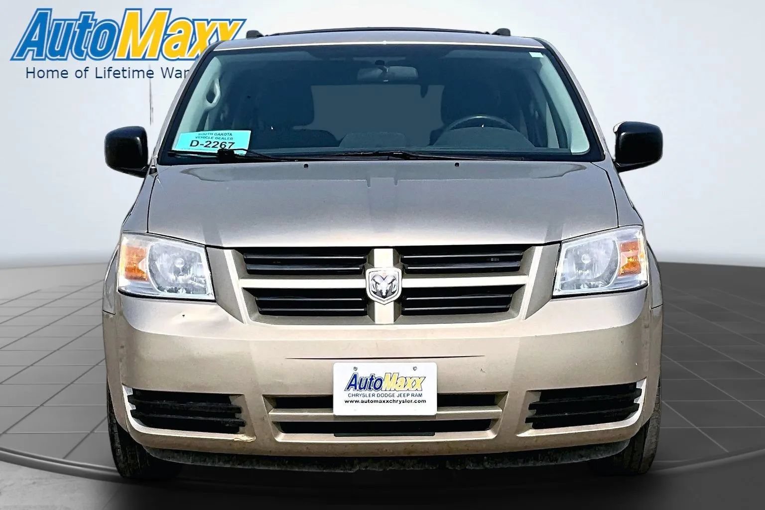 Used 2010 Dodge Grand Caravan Hero w/ Popular Equipment Group FWD image 2