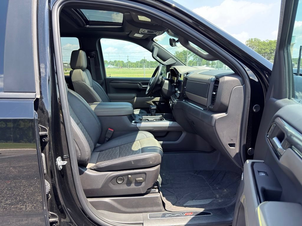 Used 2024 Chevrolet Silverado 1500 ZR2 w/ Technology Package AWD/4WD image 13