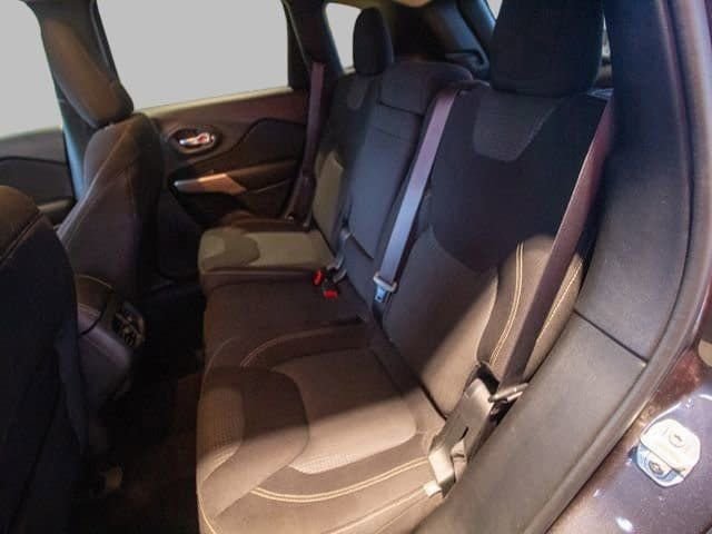 Used 2017 Jeep Cherokee Latitude w/ Cold Weather Group image 21