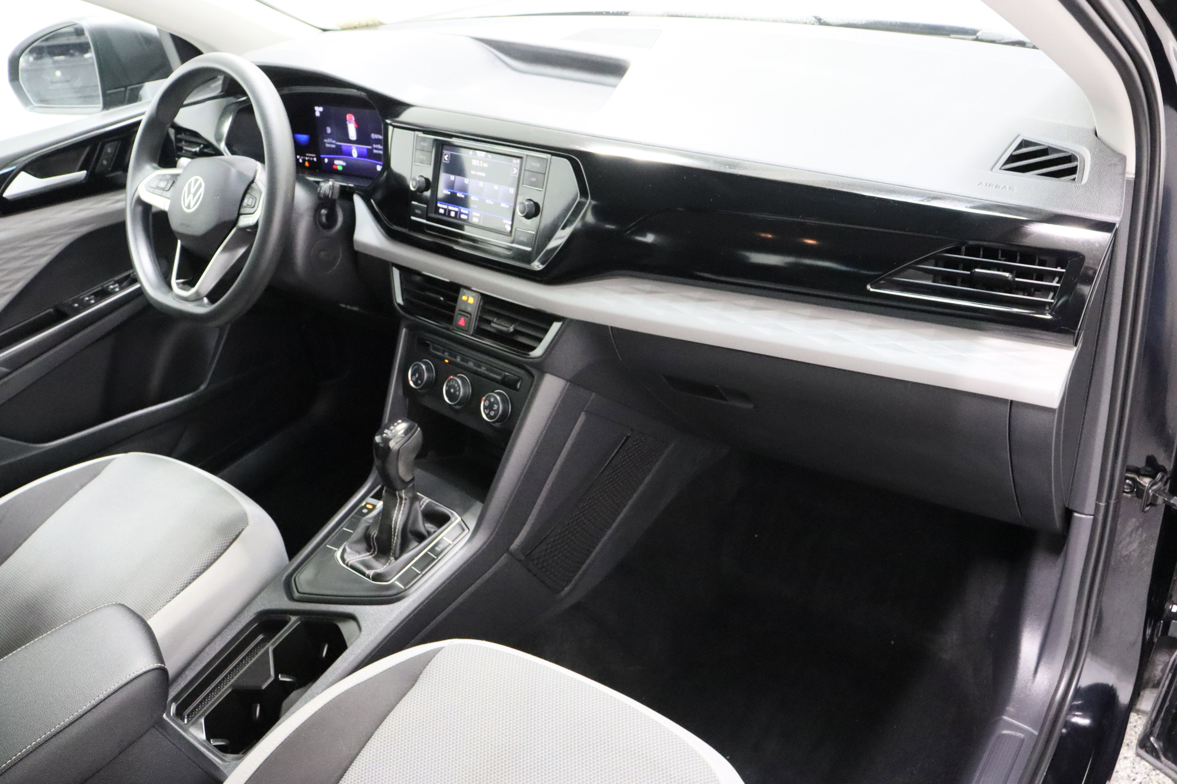 Used 2022 Volkswagen Taos S image 33