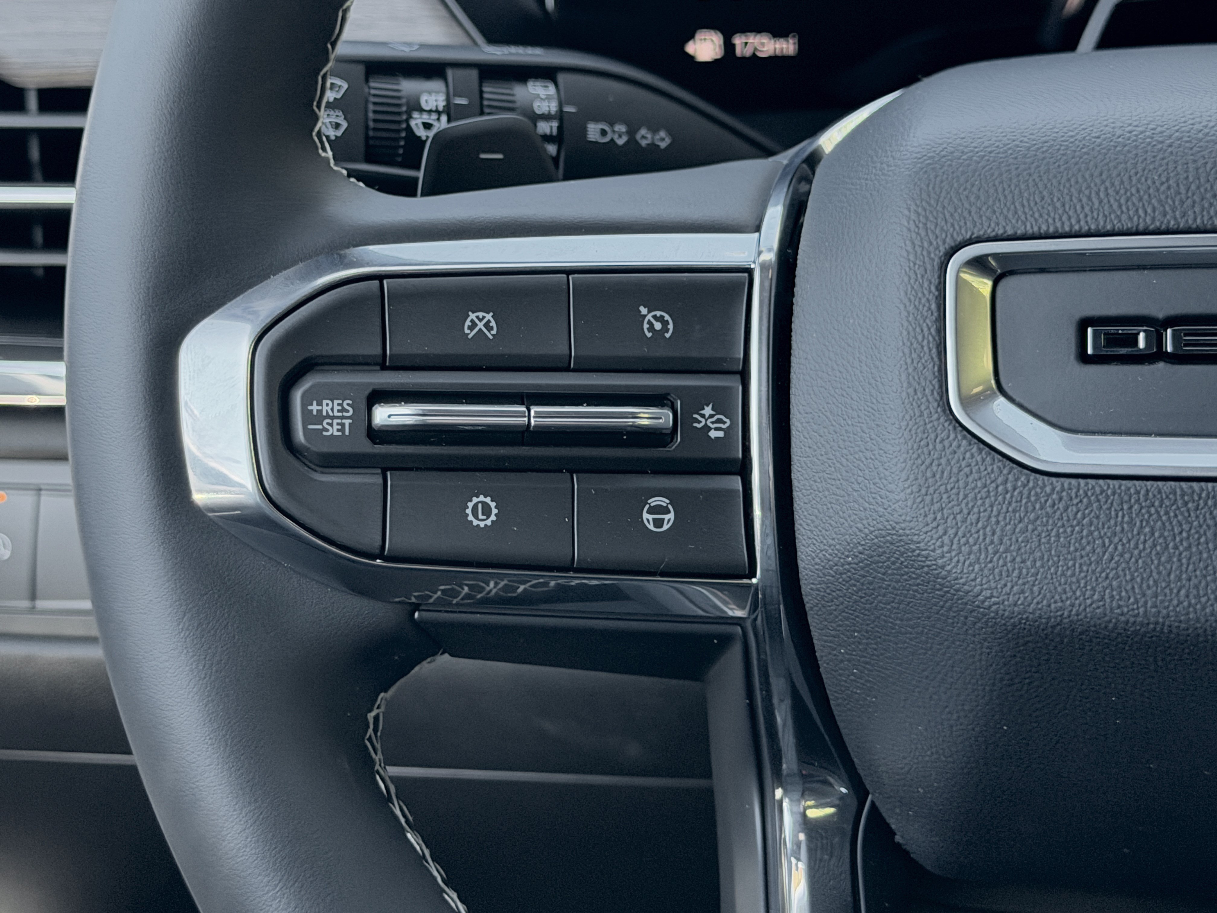 New 2026 GMC Acadia Denali w/ Super Cruise Package FWD image 32