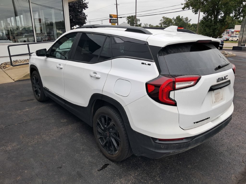 Used 2024 GMC Terrain SLE w/ Driver Convenience Package FWD image 8