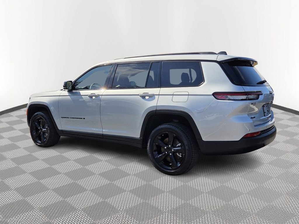Certified 2025 Jeep Grand Cherokee L Limited w/ Black Appearance Package image 4
