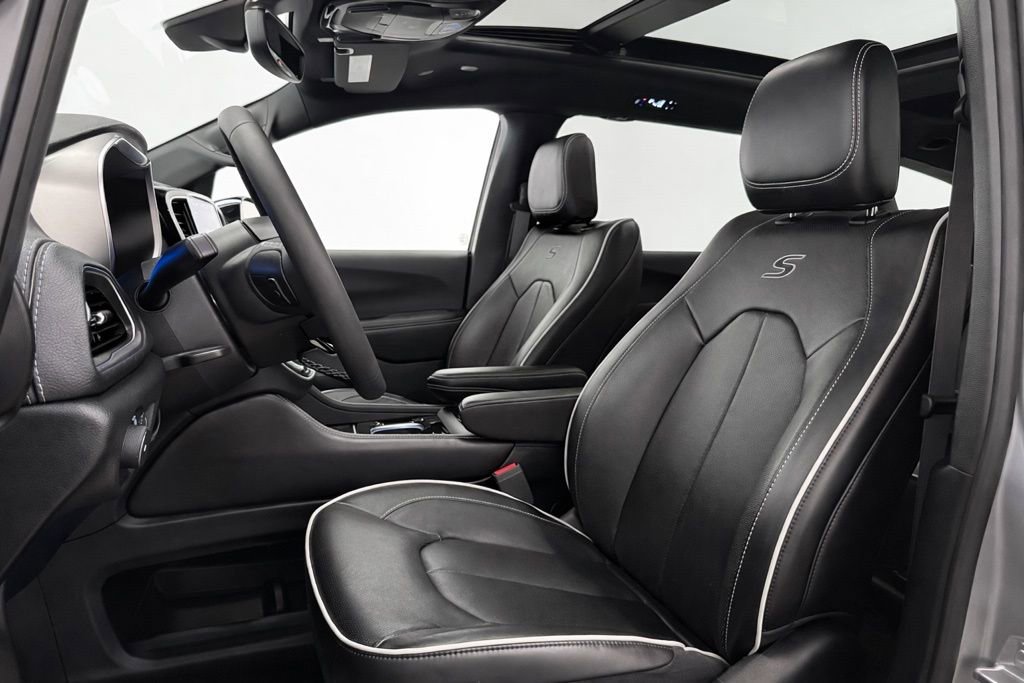Used 2023 Chrysler Pacifica Limited w/ S Appearance Package image 15