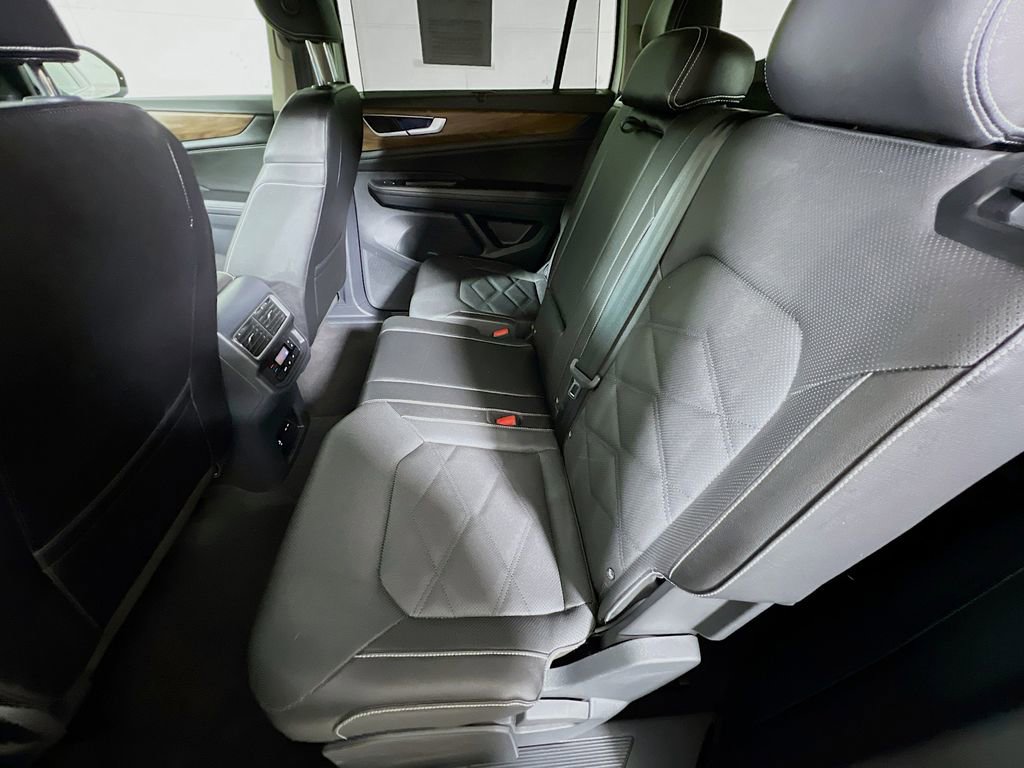 Used 2025 Volkswagen Atlas SE image 21