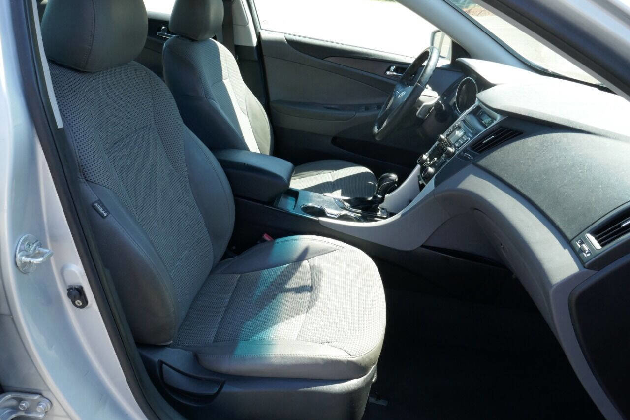 Used 2011 Hyundai Sonata SE image 18