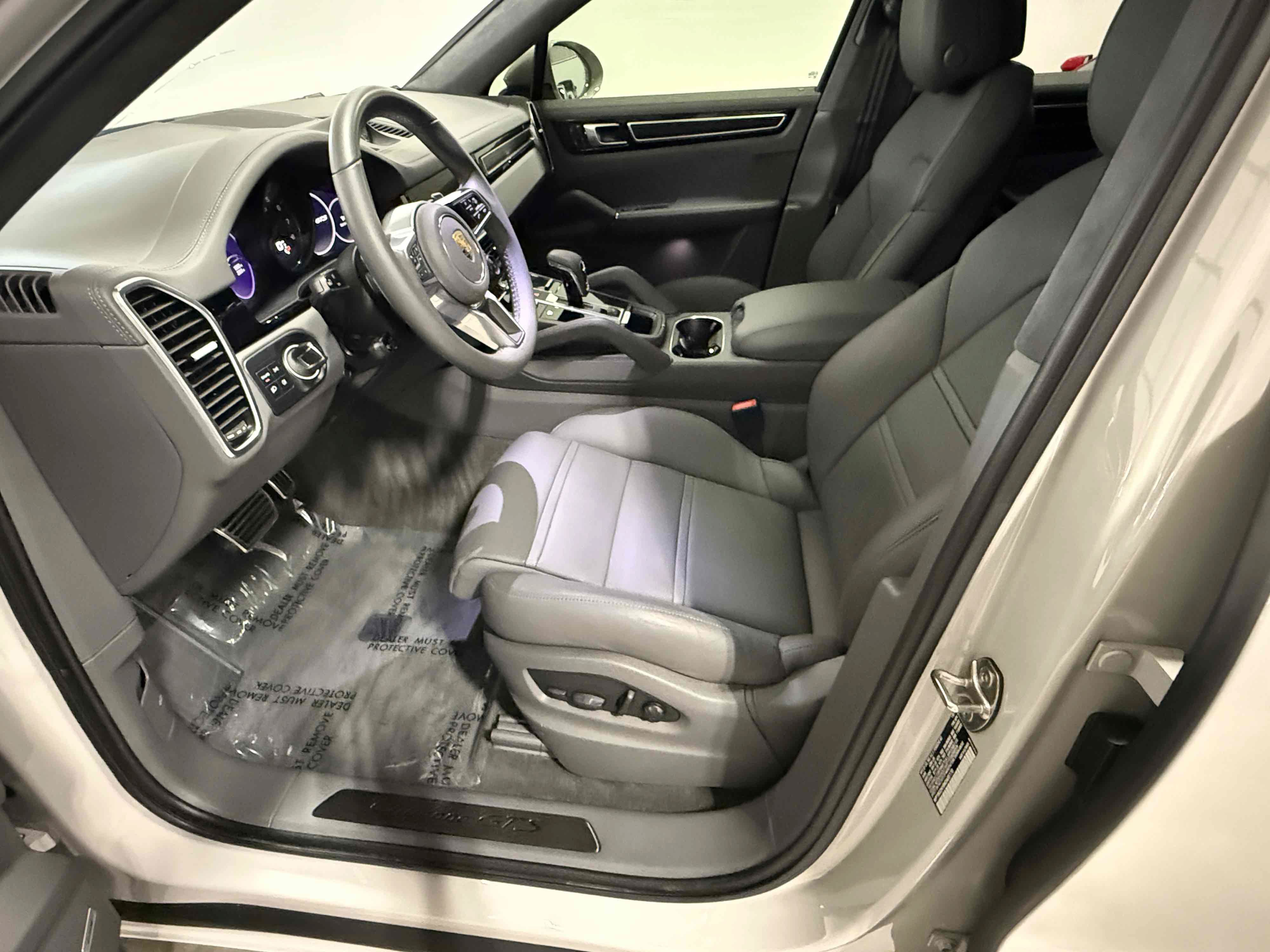 Used 2022 Porsche Cayenne GTS AWD/4WD image 26
