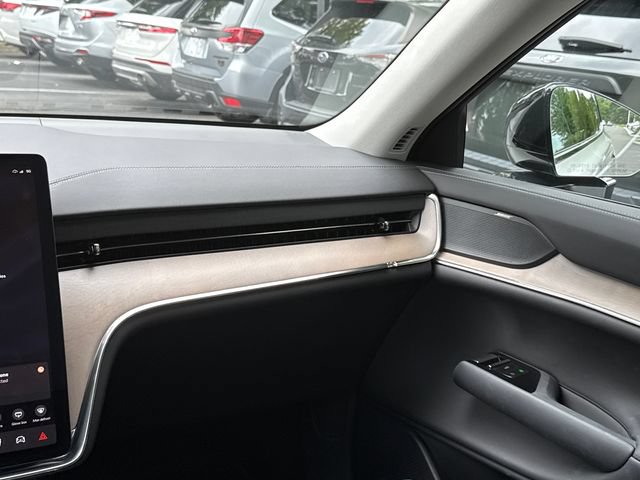 Certified 2025 Volvo EX90 Plus AWD/4WD image 20