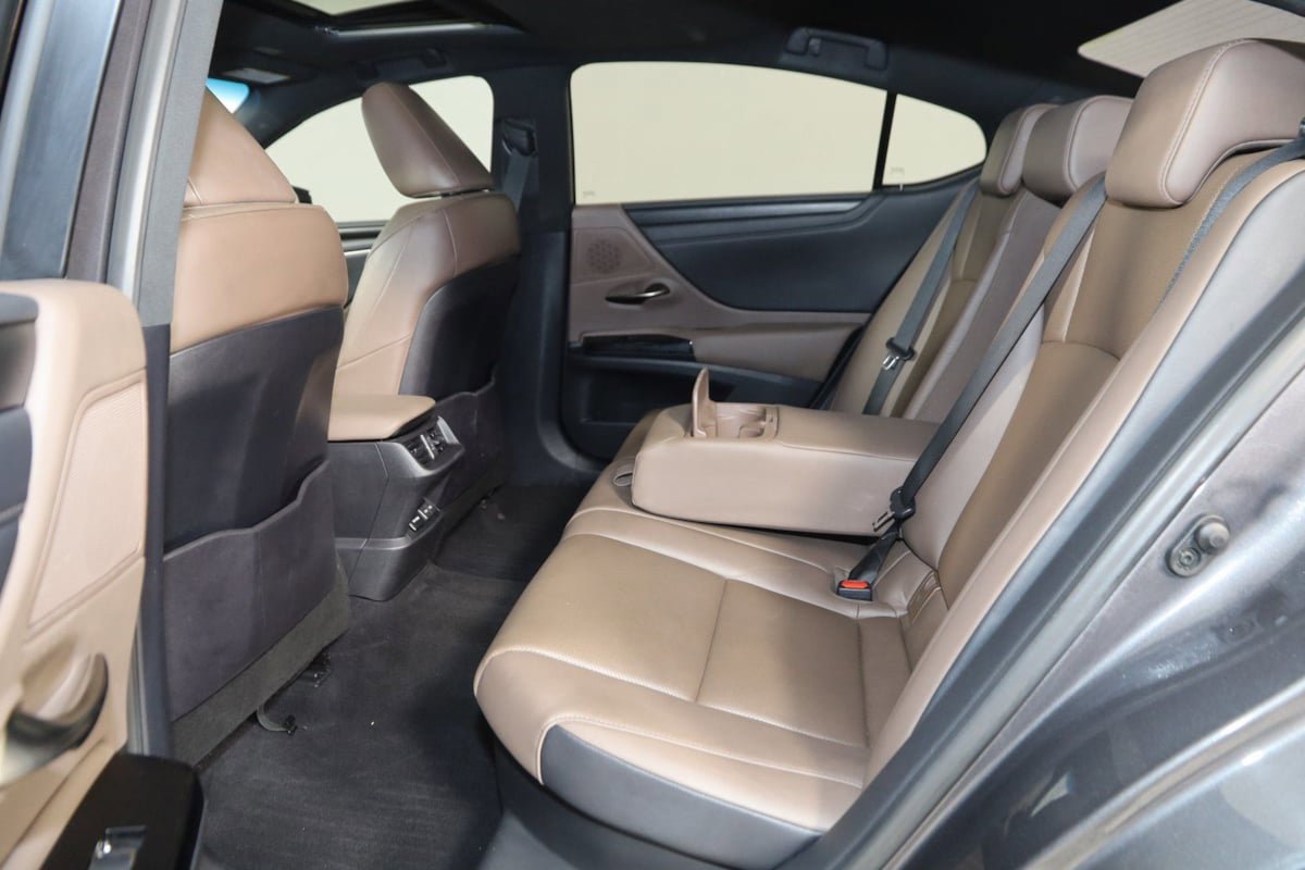 Used 2023 Lexus ES 300h w/ Premium Package image 49