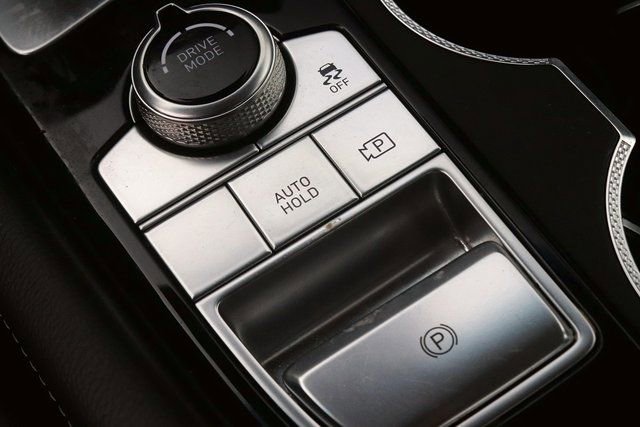 Used 2025 Genesis G70 2.5T image 20