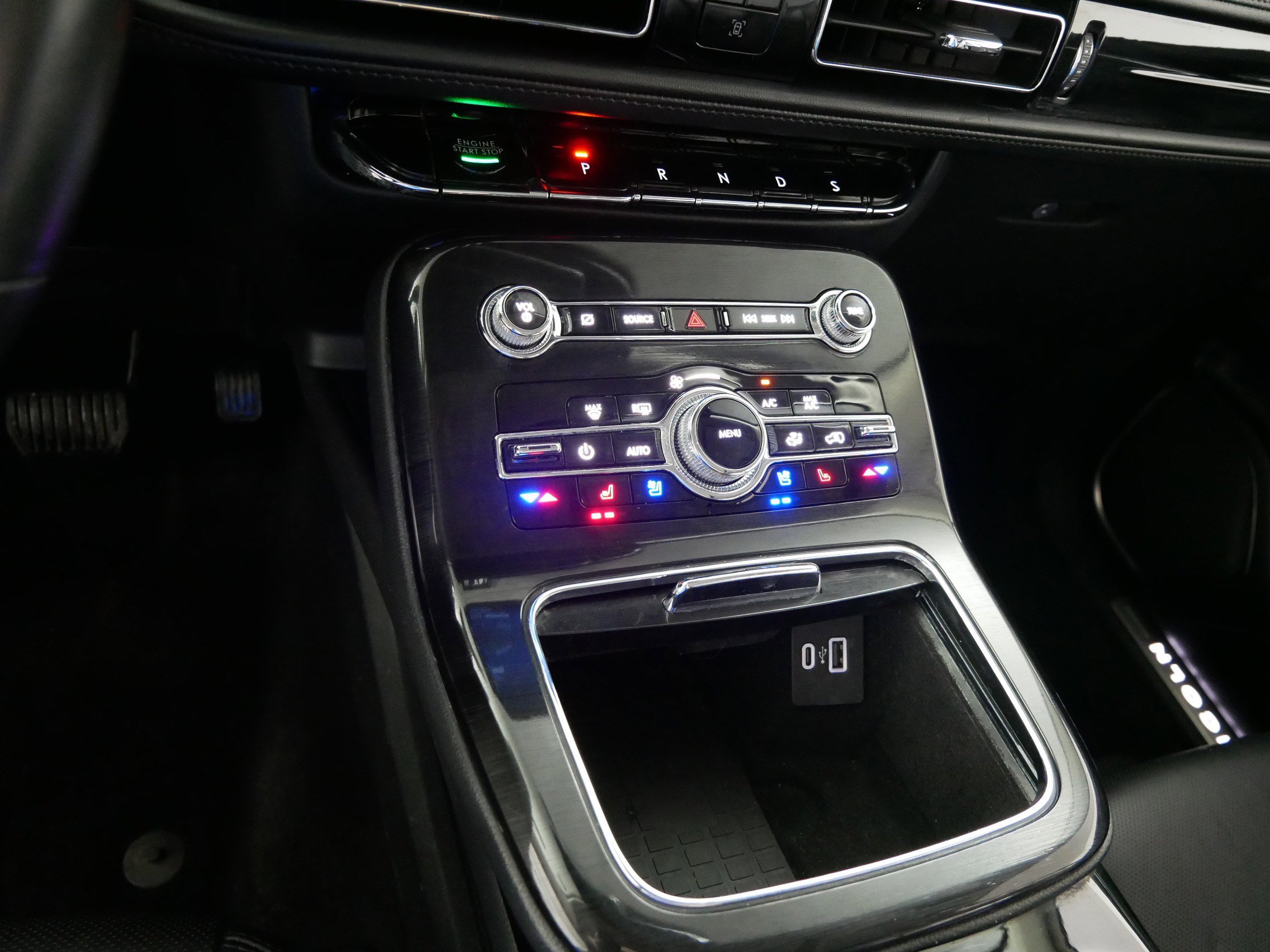 Used 2023 Lincoln Nautilus Reserve w/ Equipment Group 201A image 24