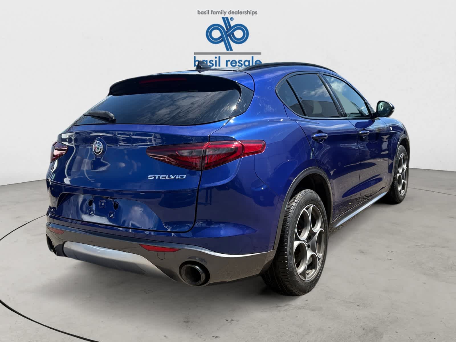 Used 2022 Alfa Romeo Stelvio Ti AWD/4WD image 5