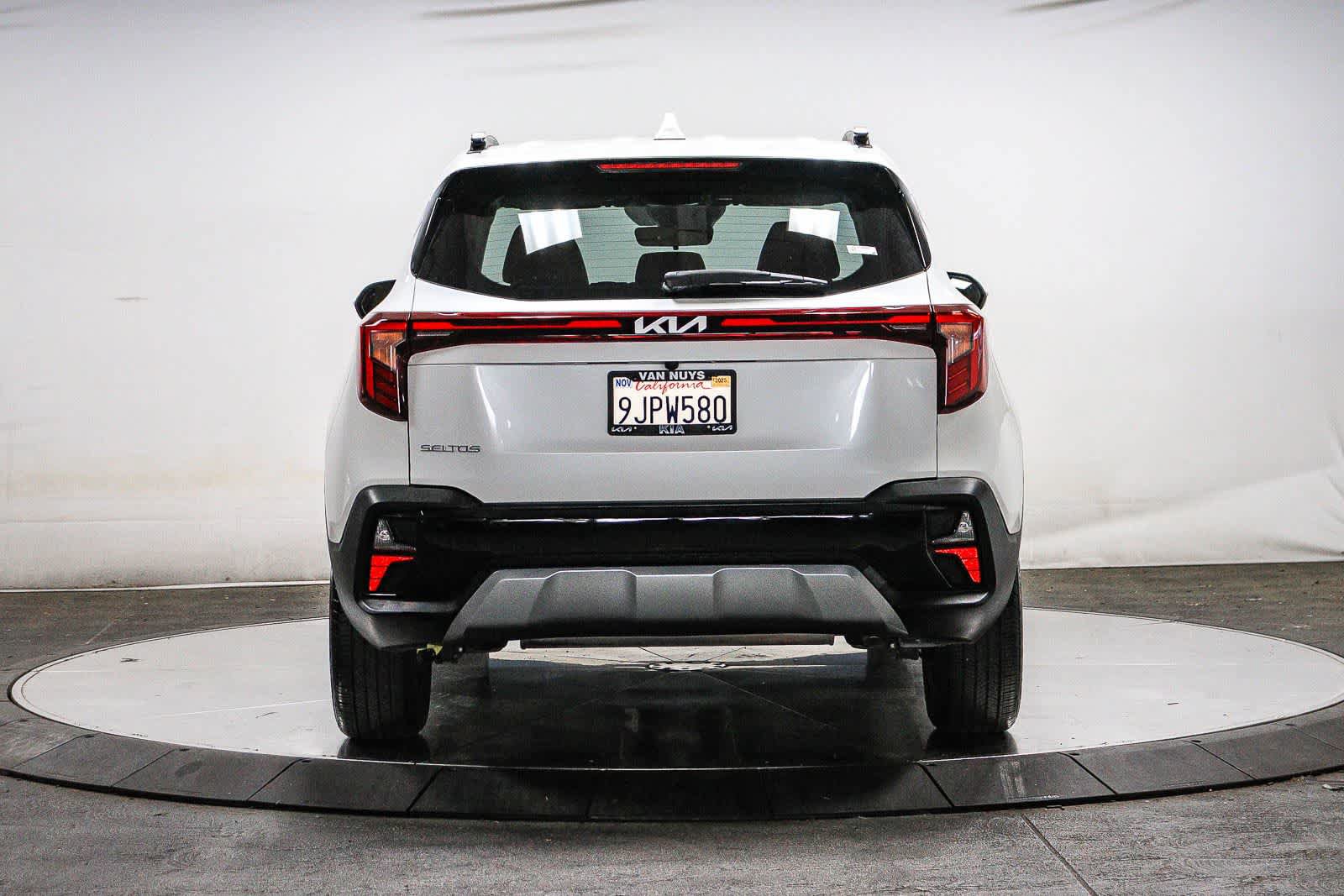 Used 2024 Kia Seltos EX FWD image 3