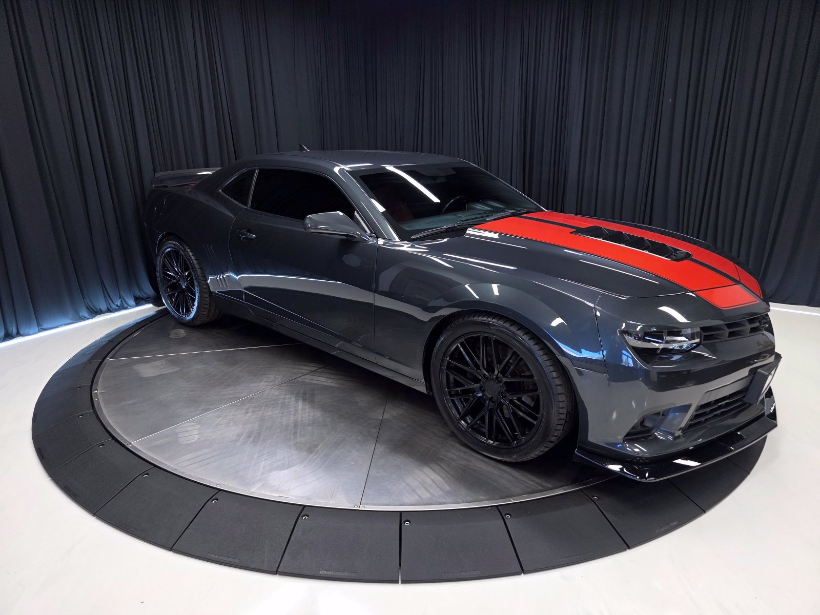 Used 2015 Chevrolet Camaro SS RWD image 17