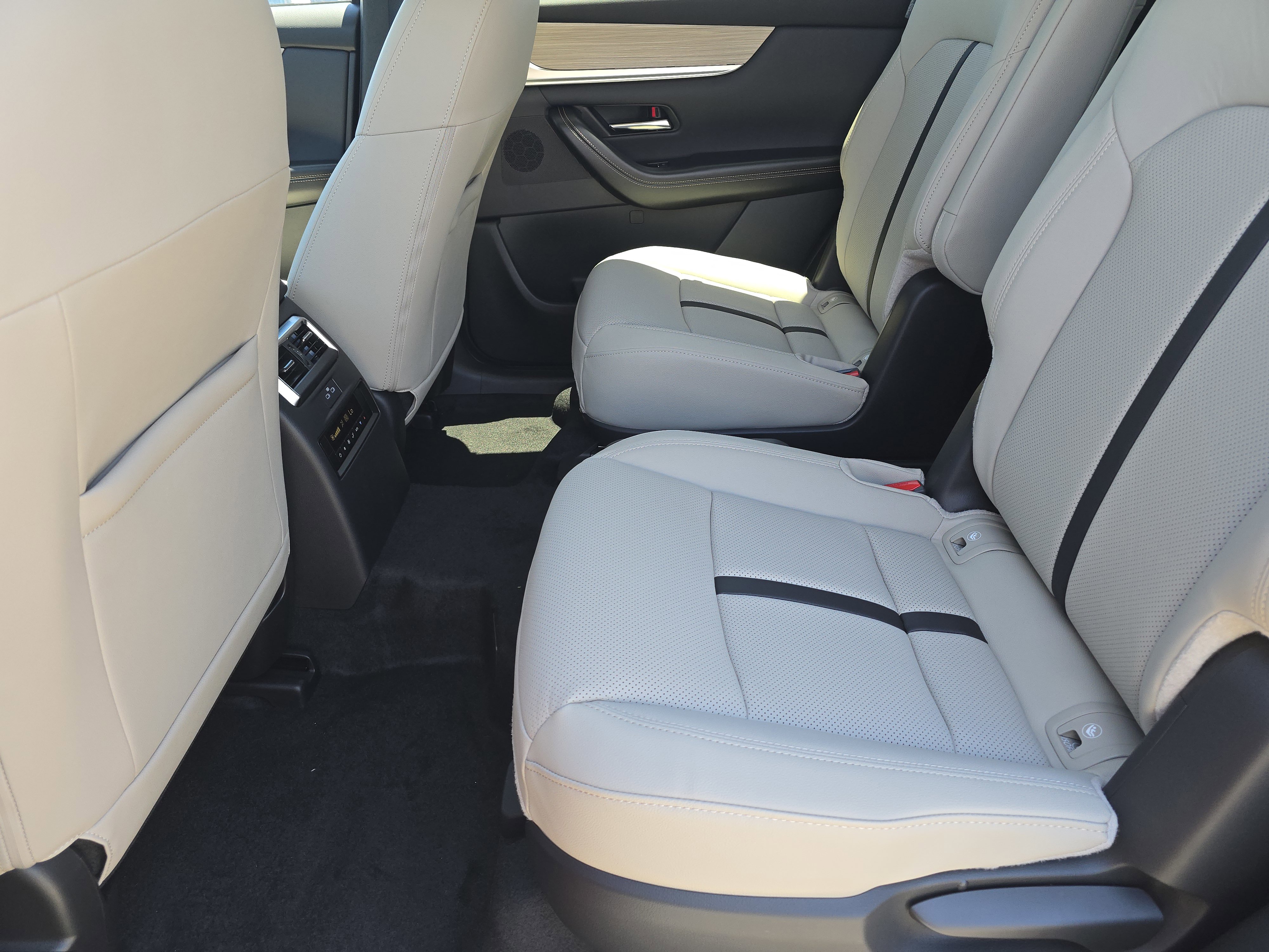 Certified 2025 MAZDA CX-90 Plug-In Hybrid w/ Preferred image 10