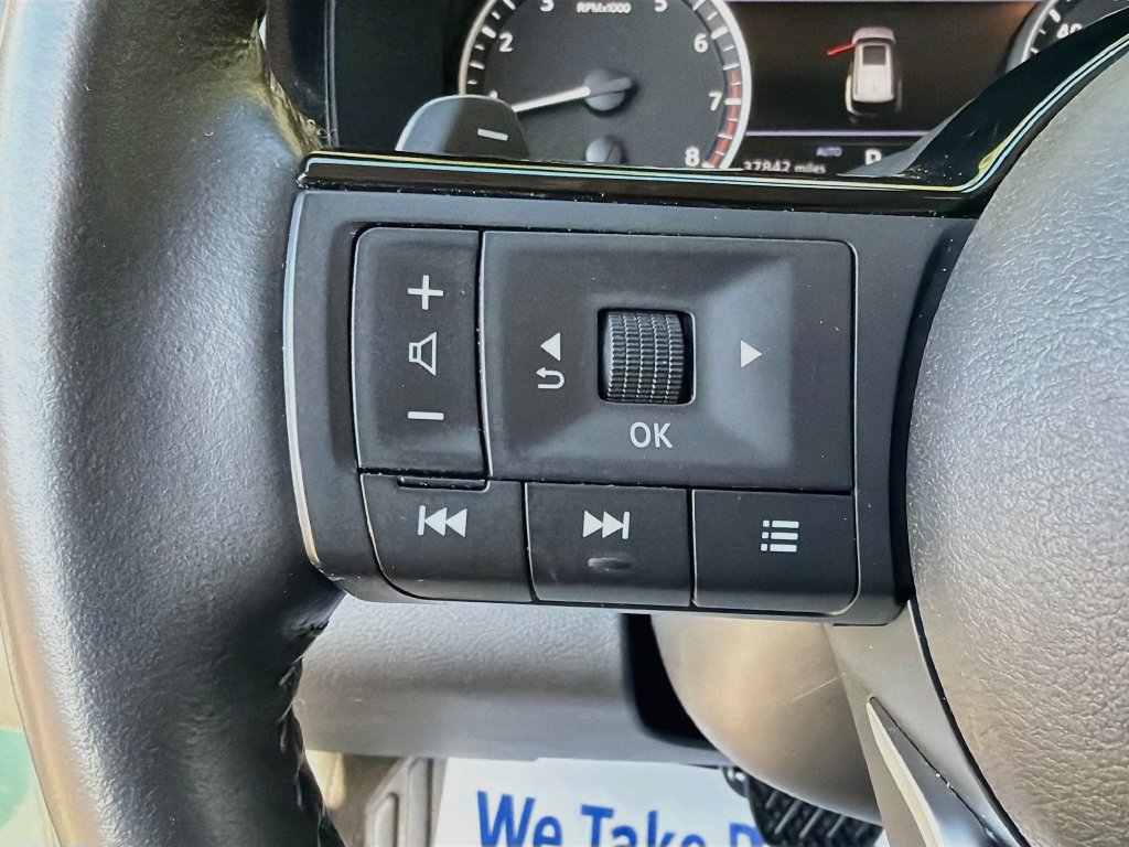 Used 2025 Nissan Pathfinder SL AWD/4WD image 12