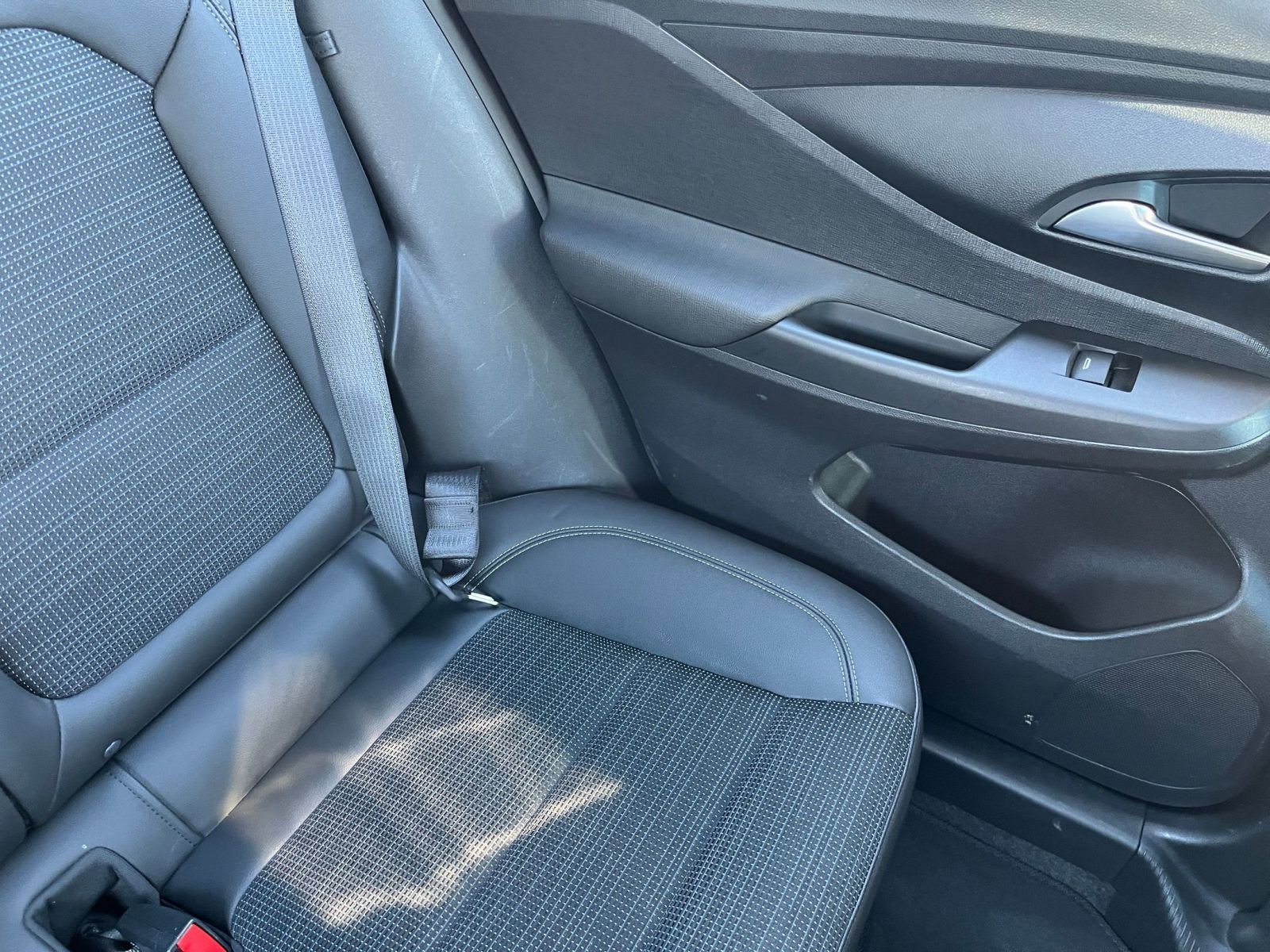 Used 2025 Buick Envista Preferred image 36