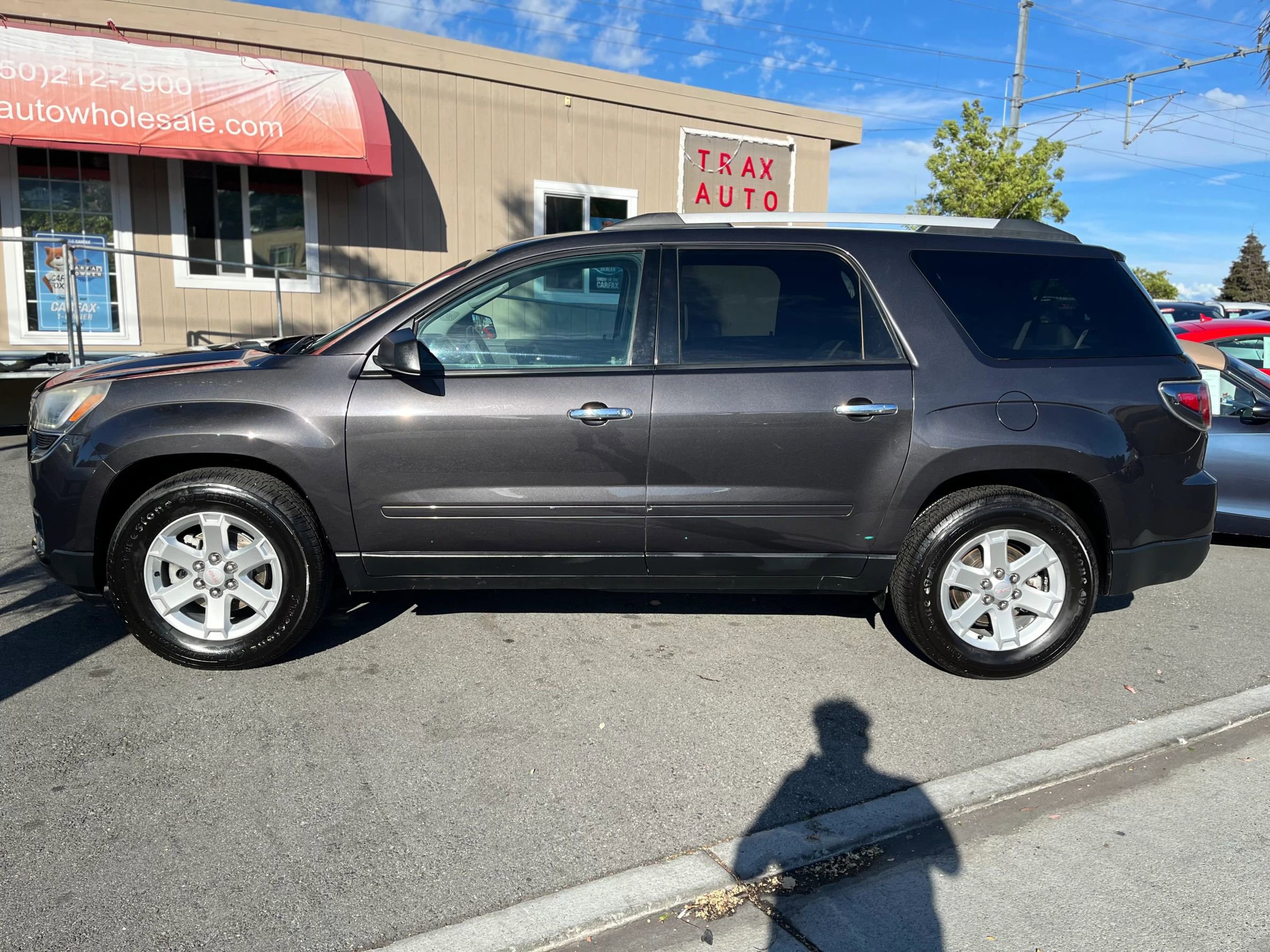 Used 2015 GMC Acadia SLE FWD image 1