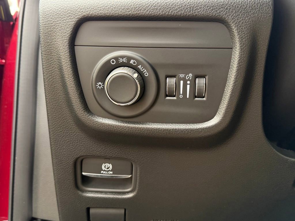 Certified 2024 Jeep Grand Cherokee Altitude RWD image 29