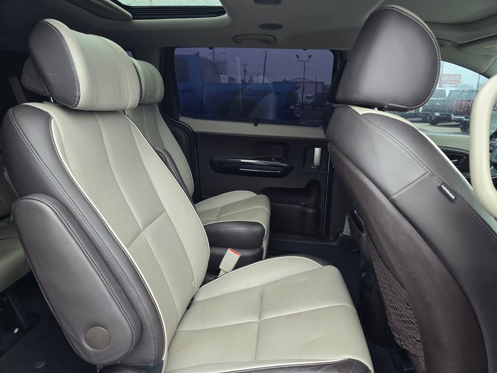 Used 2015 Kia Sedona SX Limited image 12