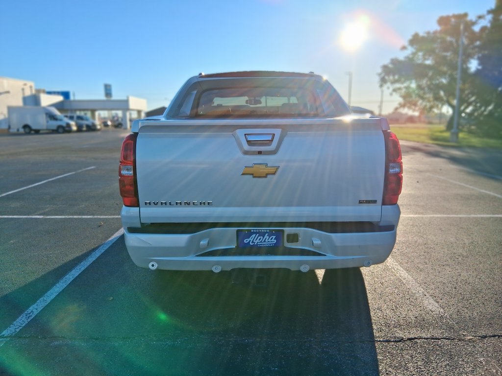 Used 2012 Chevrolet Avalanche LTZ AWD/4WD image 7