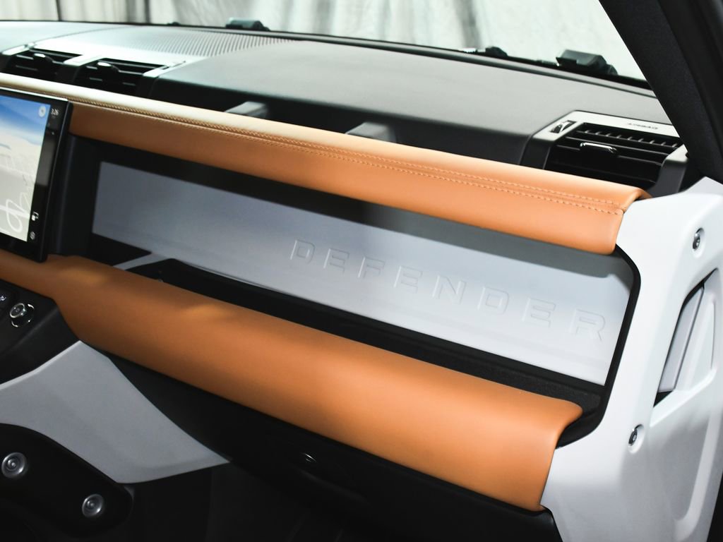 Used 2024 Land Rover Defender 130 X-Dynamic SE image 68