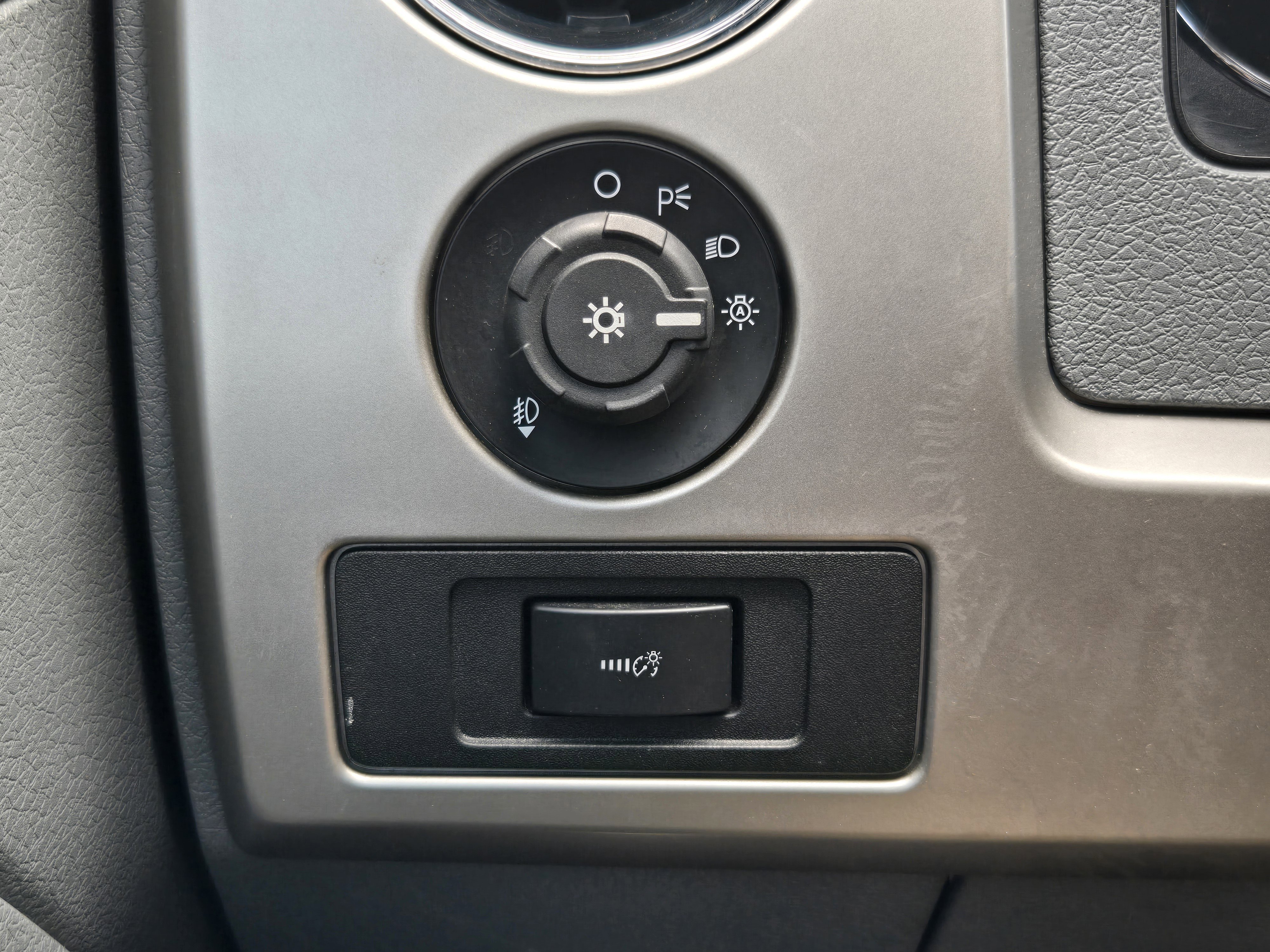 Used 2013 Ford F150 Lariat w/ Luxury Equipment Group image 16