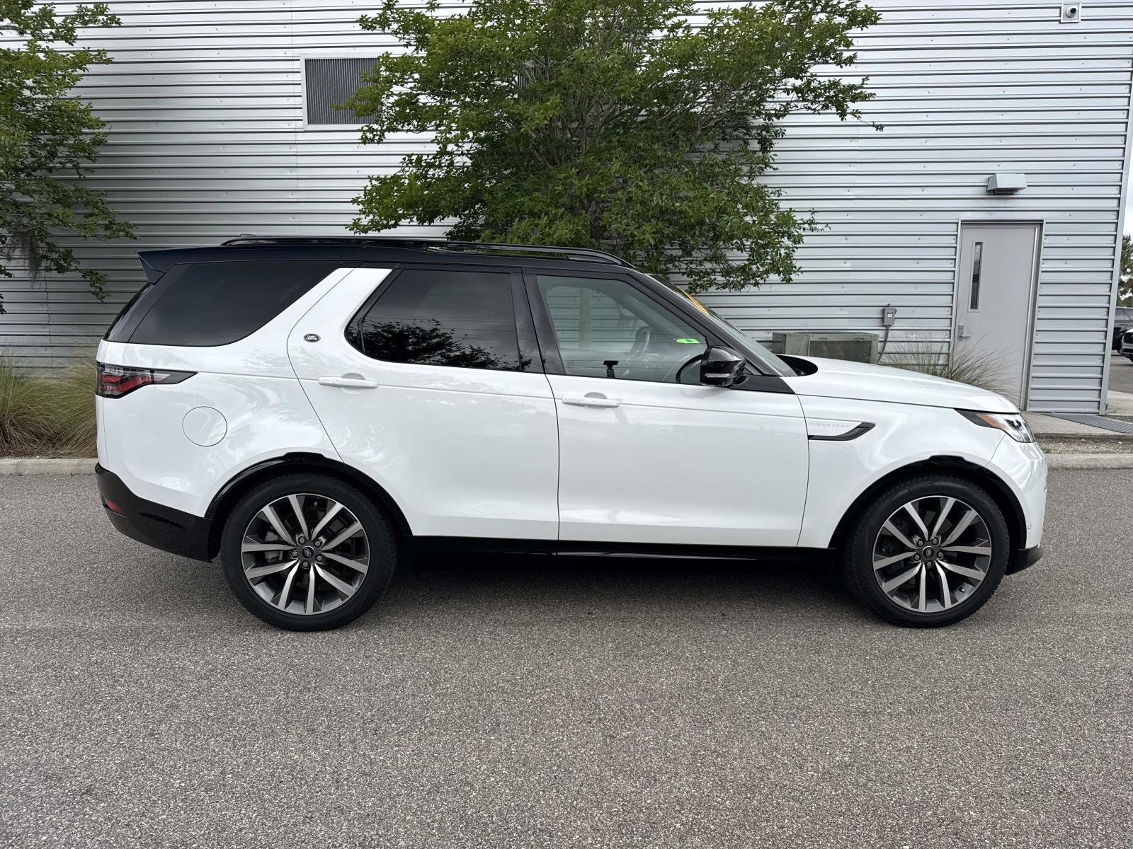 Certified 2025 Land Rover Discovery Dynamic SE AWD/4WD image 5