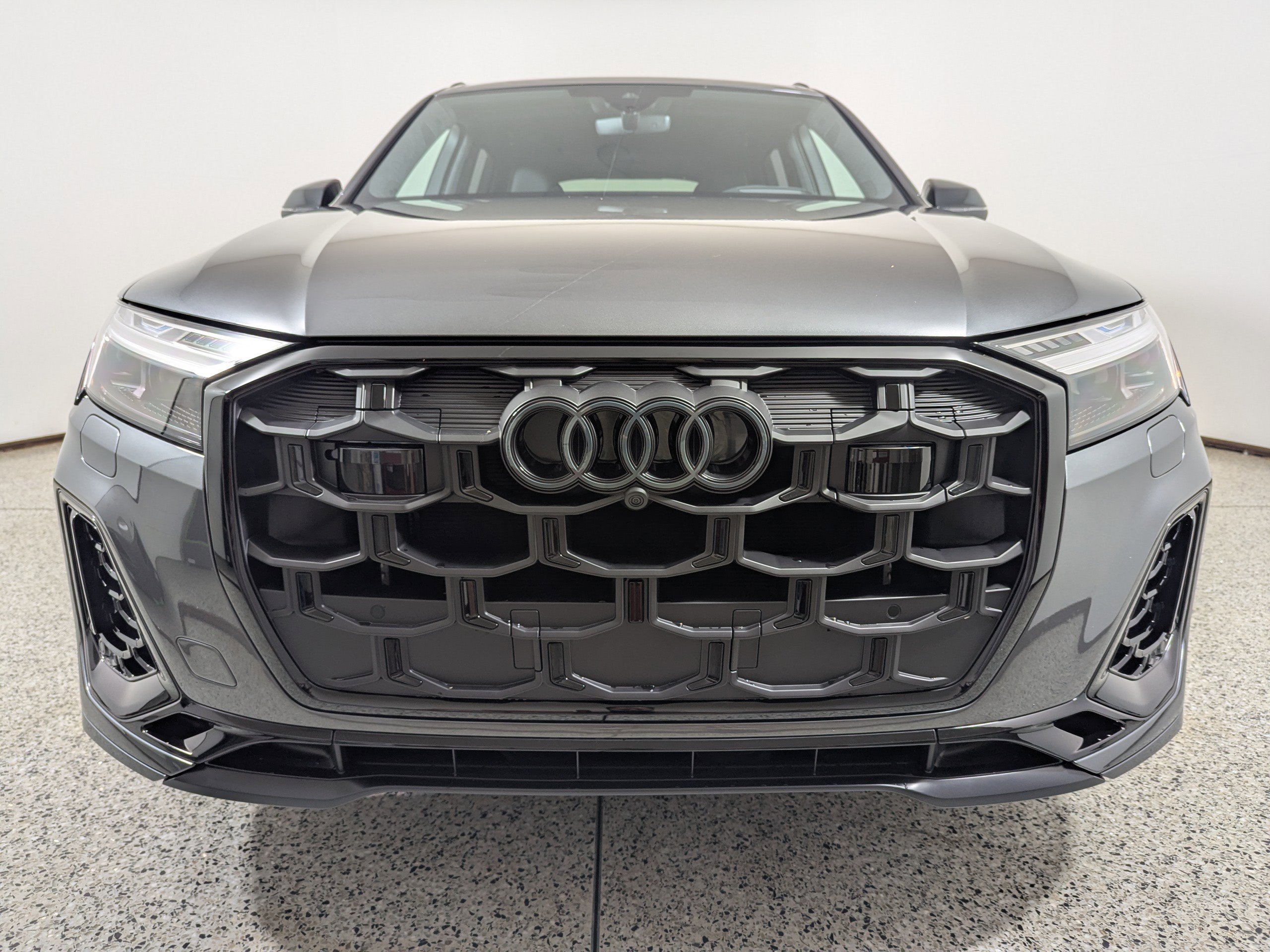 New 2025 Audi SQ7 Prestige image 2