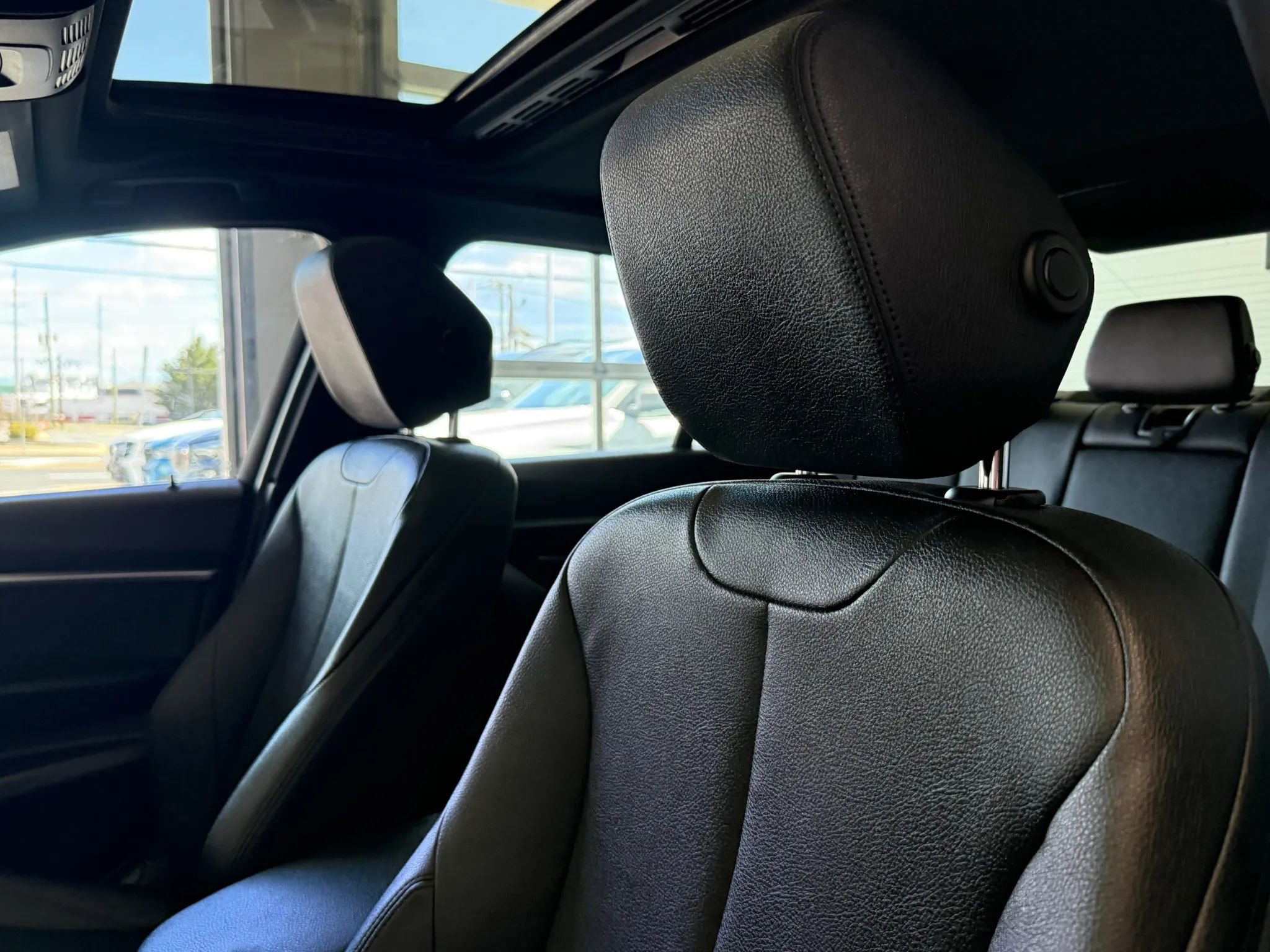 Used 2018 BMW 340i Sedan w/ Track Handling Package image 10