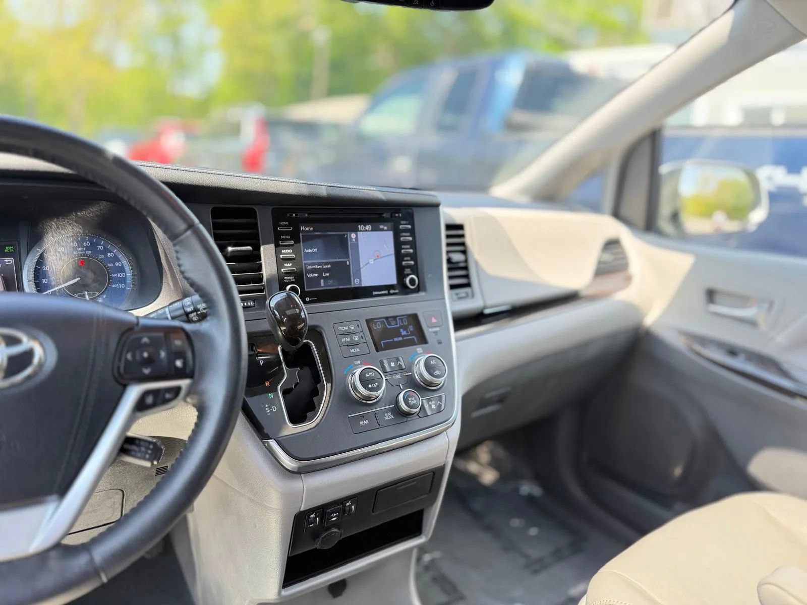 Used 2019 Toyota Sienna XLE w/ XLE Navigation Package FWD image 20