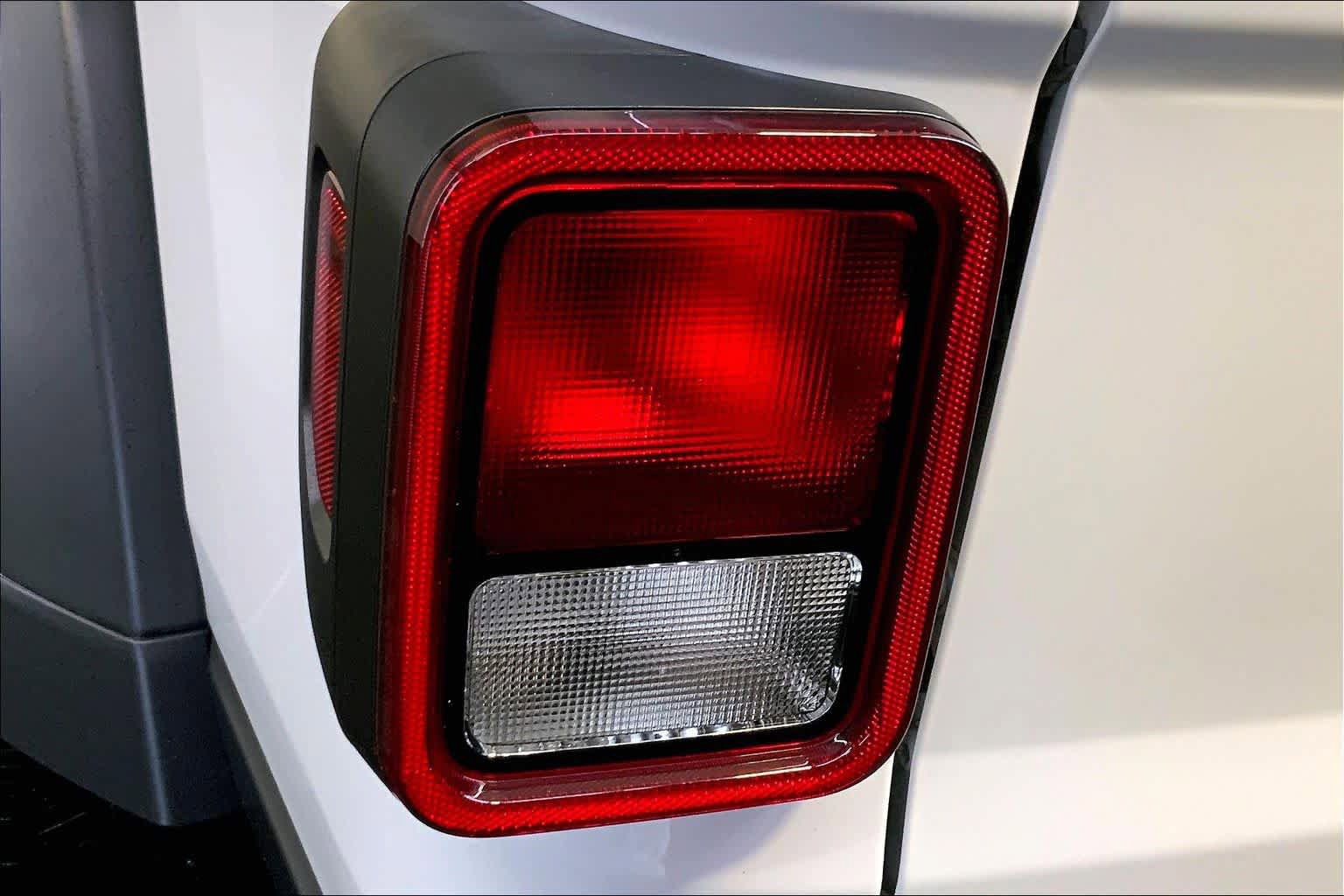 Used 2023 Jeep Gladiator Mojave w/ Cold Weather Group image 28