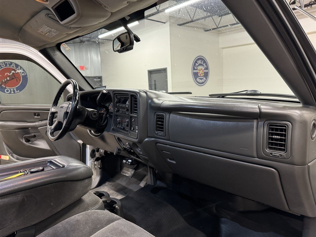 Used 2007 GMC Sierra 3500 SLE w/ Heavy-Duty Power Package AWD/4WD image 34