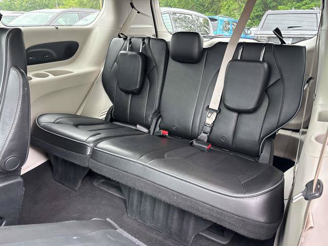 Used 2018 Chrysler Pacifica Limited FWD image 9