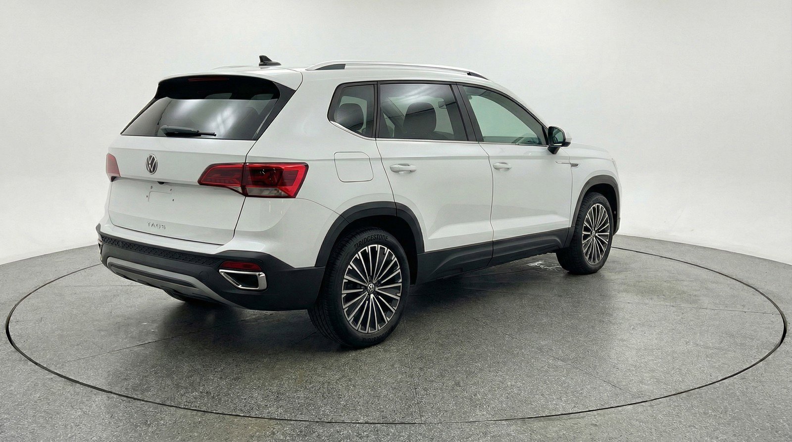 Used 2025 Volkswagen Taos SE FWD image 9