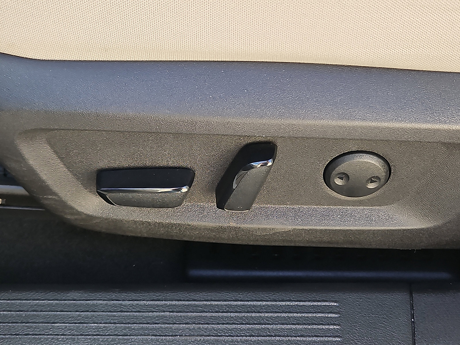 Certified 2023 Nissan Rogue SV image 25