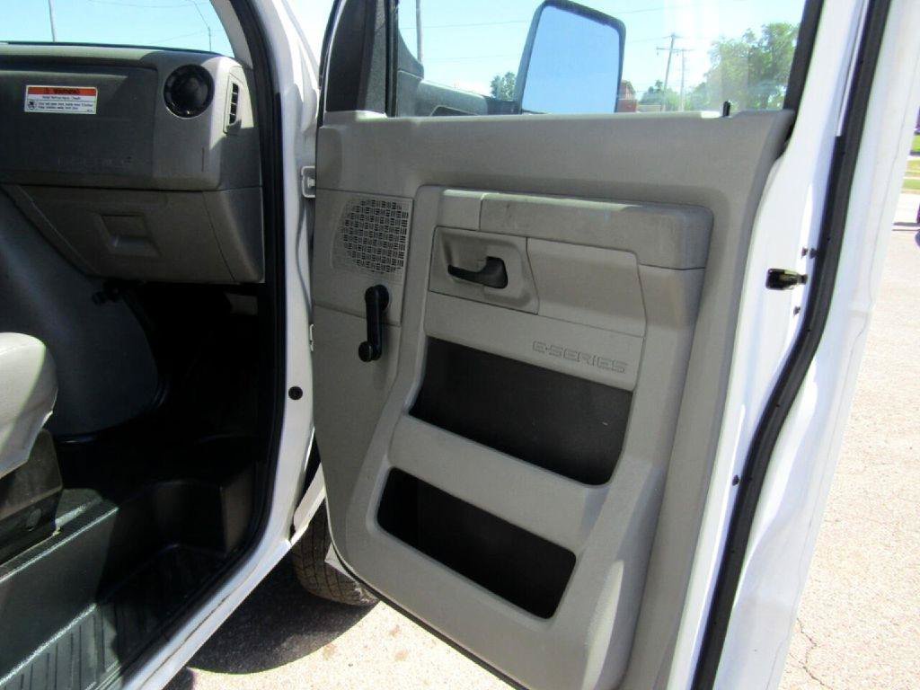 Used 2016 Ford E-350 and Econoline 350 Super Duty RWD image 18