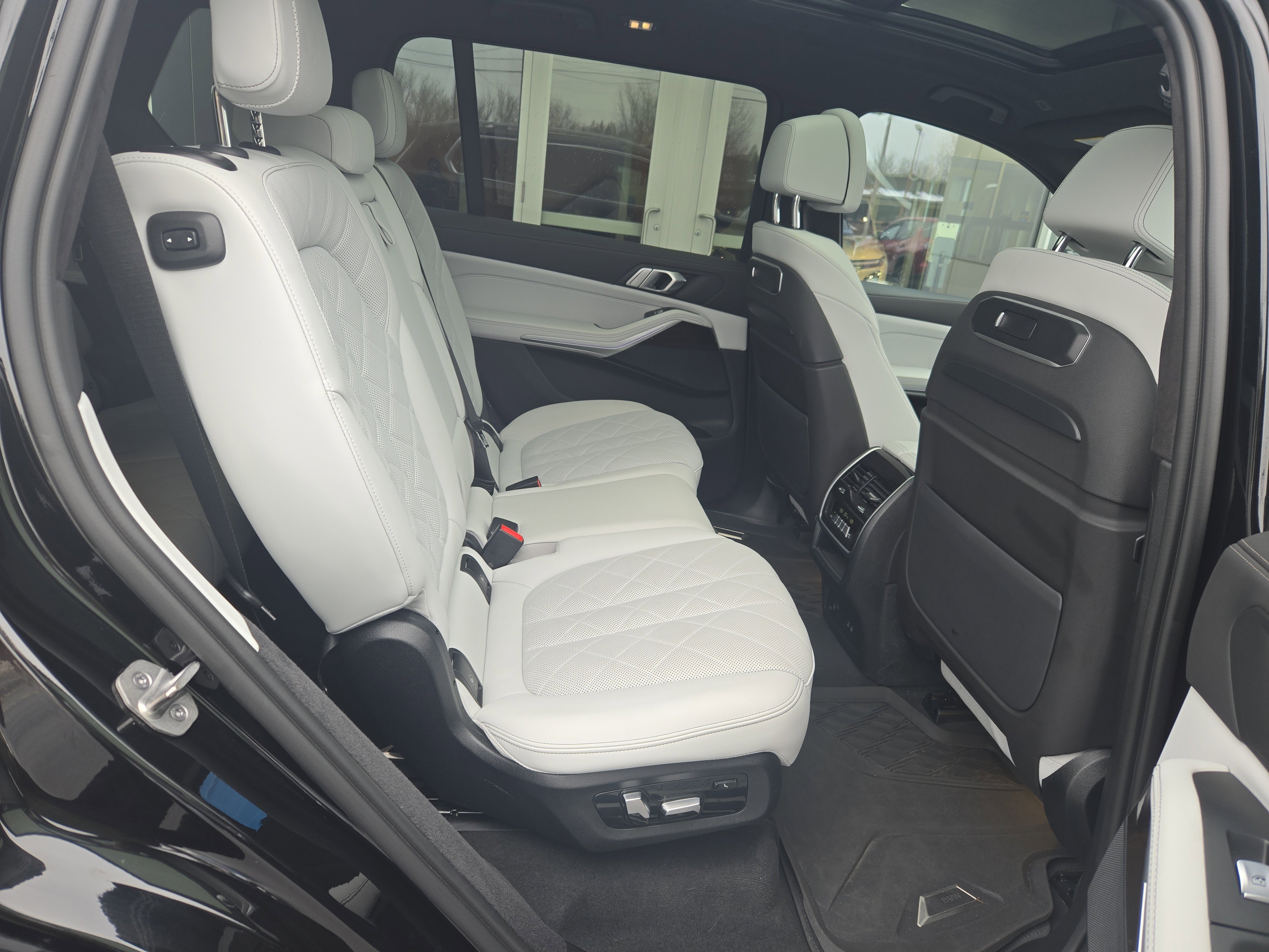 Used 2023 BMW X7 xDrive40i image 17