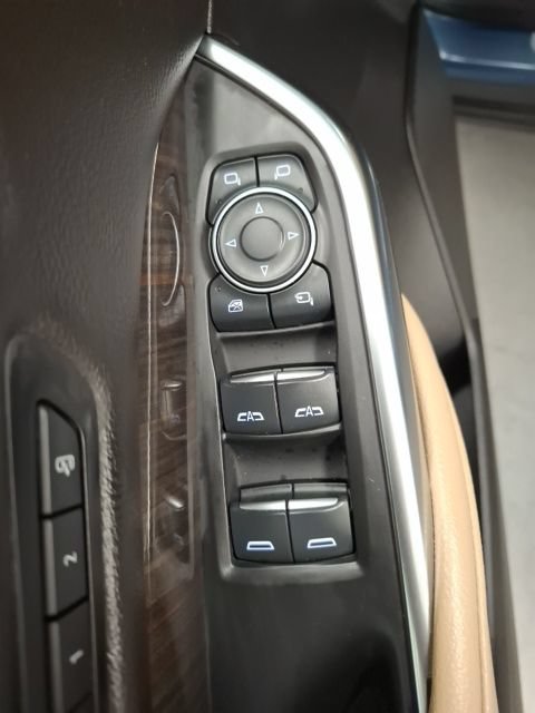 Used 2025 Cadillac XT4 Premium Luxury FWD image 17