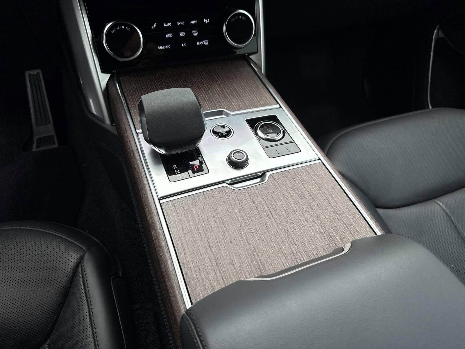 Used 2023 Land Rover Range Rover SE image 27